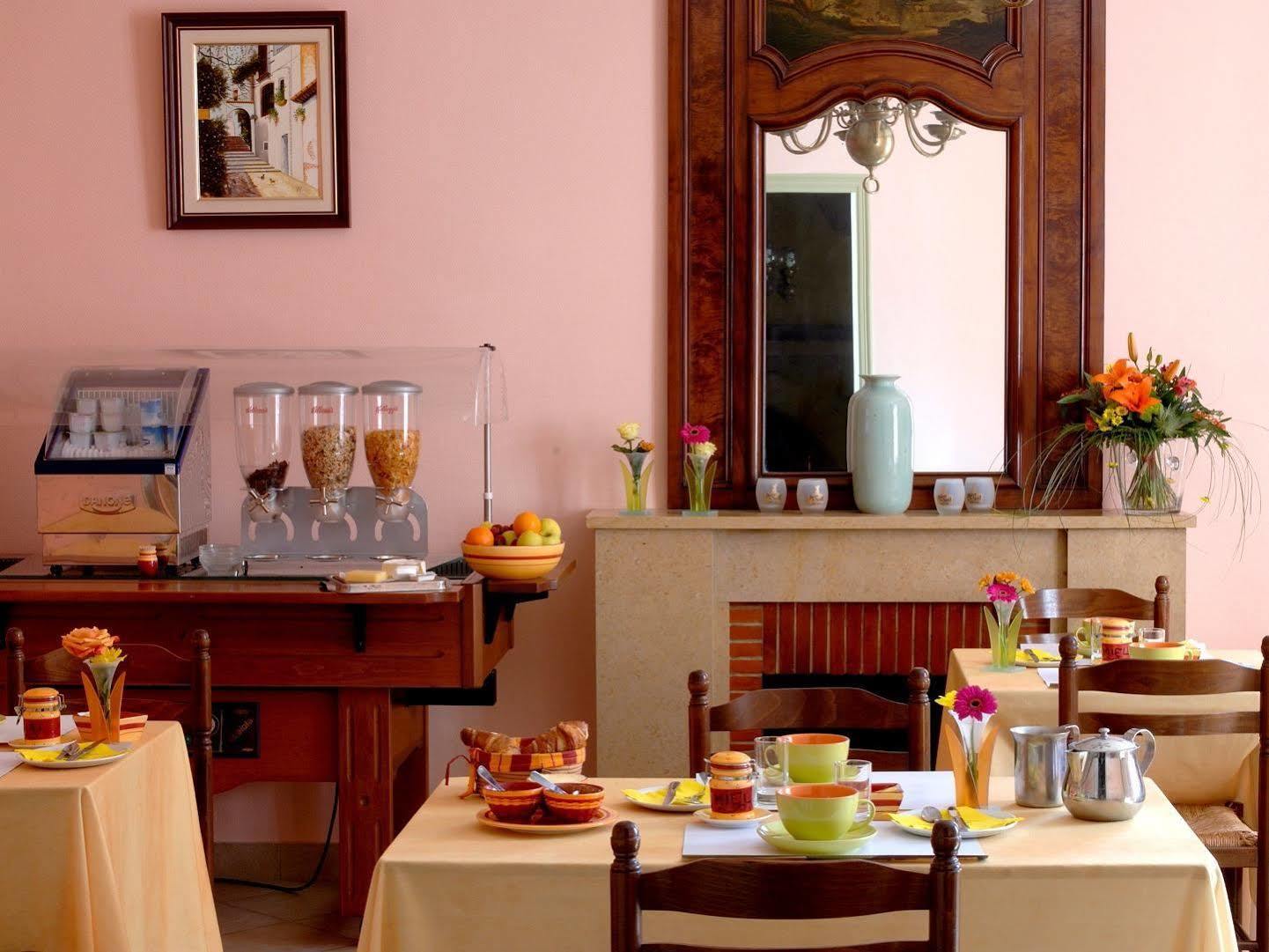 Logis Hotel Des Voyageurs Restaurant La Bonne Tabl'Hay Livron-sur-Drôme Exteriér fotografie
